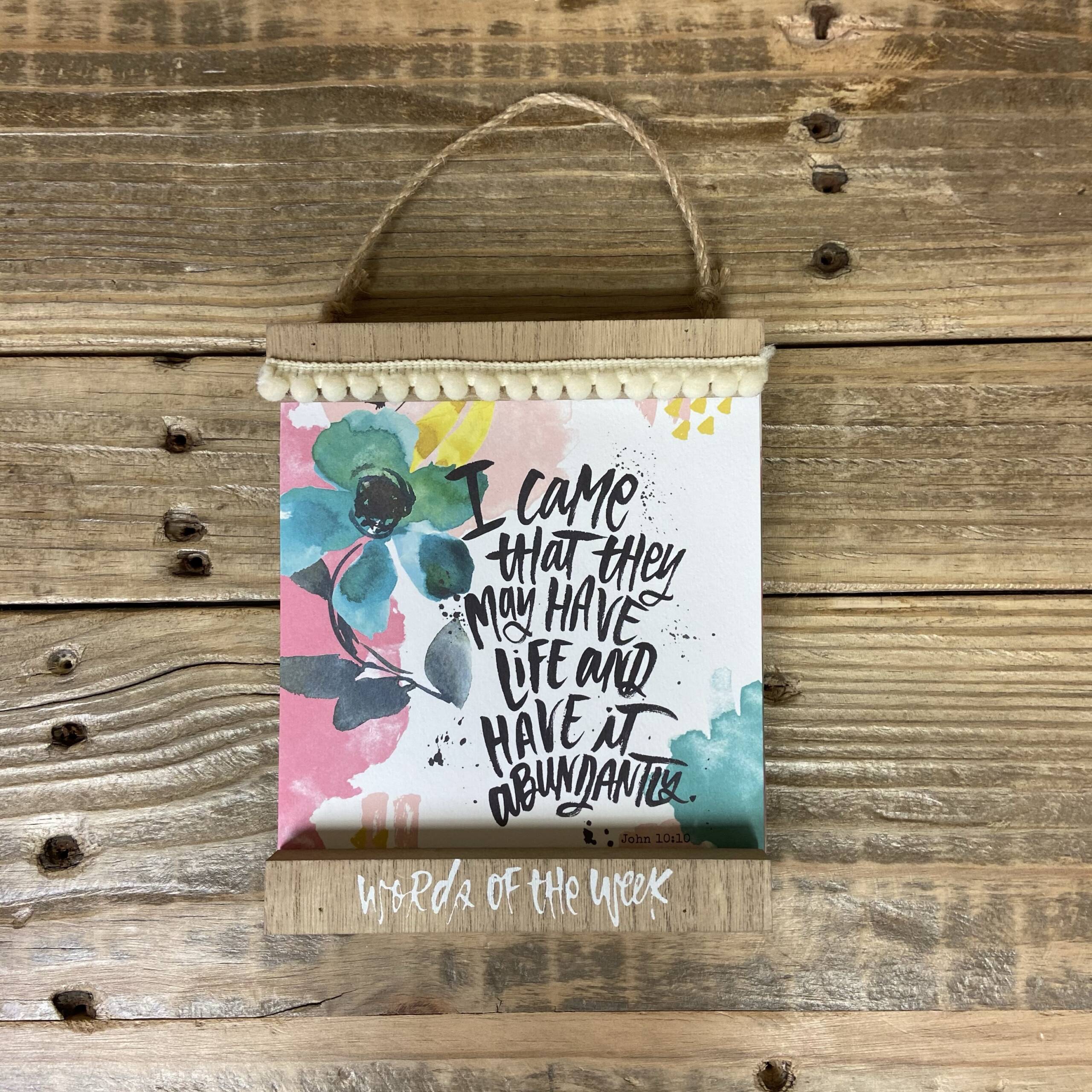 Kg: Promise Box, Words of the Week Wood Frame, Jute Hanger (26 Cards Of Truth And Encouragement)