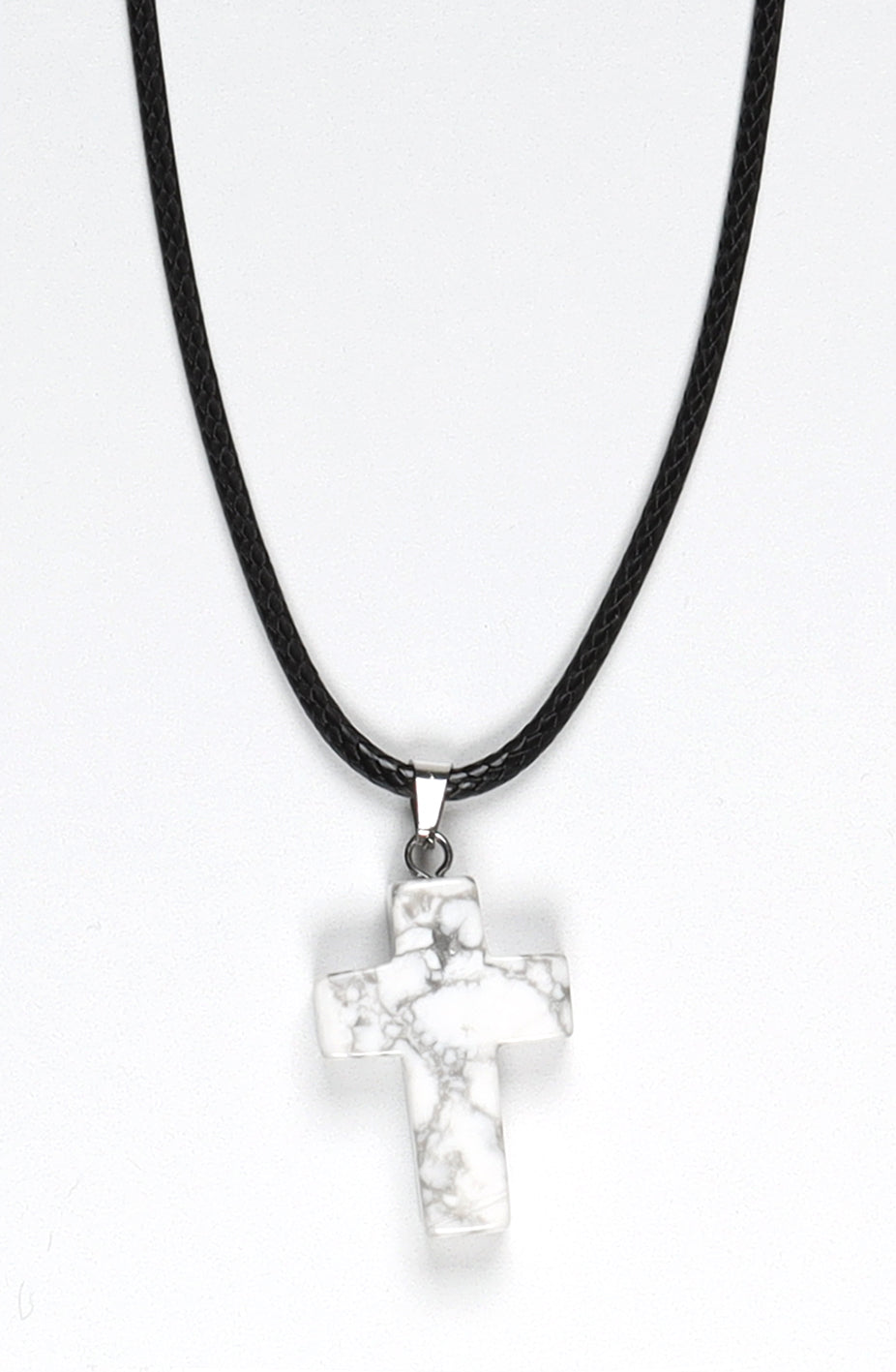 Necklace: Howlite , Natural Stone, 100% Leather Cord, 45 Cm (White)