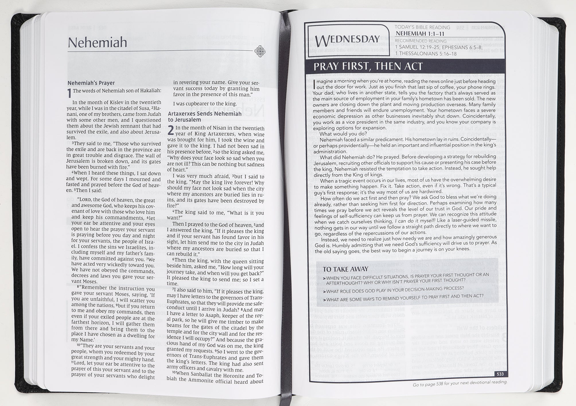 NIV Men's Devotional Bible Large Print Black (Black Letter Edition)