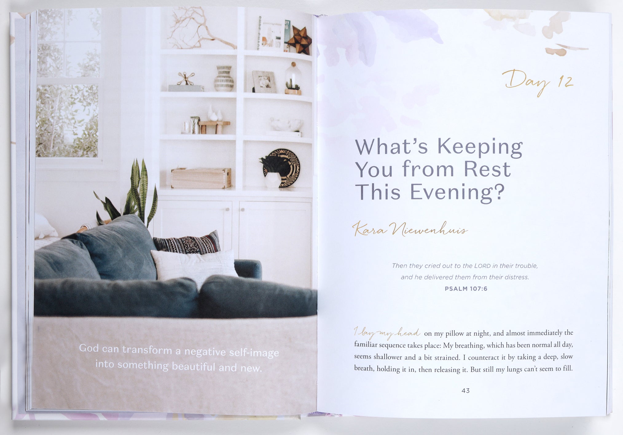Clear Mind, Peaceful Heart: 50 Devotions For Sleeping Well in a World Full of Worry