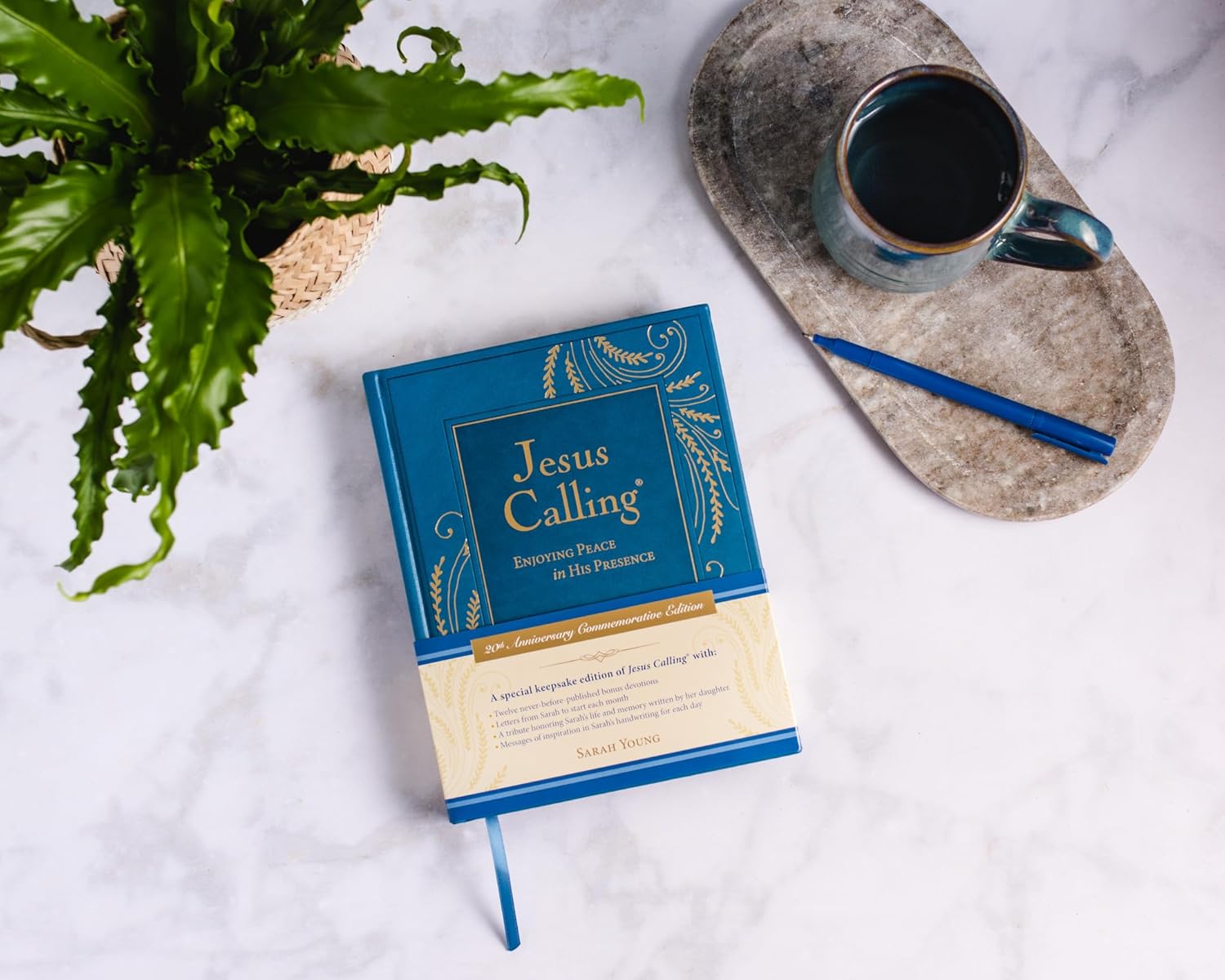 Jesus Calling Commemorative Edition: Enjoying Peace in His Presence, (A 365-Day Devotional, Includes 12 New Bonus Devotions and 12 Letters from the Author)