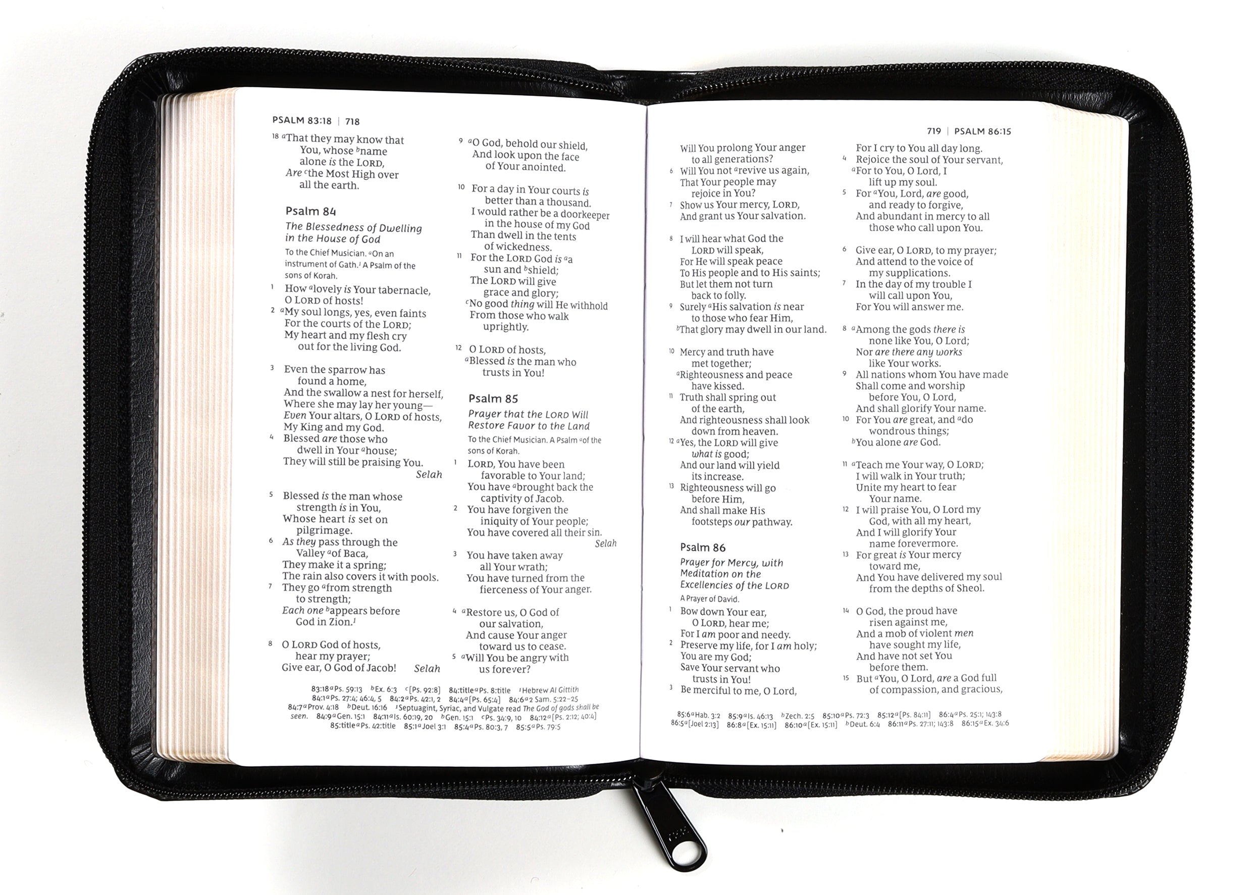 NKJV Compact Paragraph-Style Reference Bible Black With Zipper (Red Letter Edition)