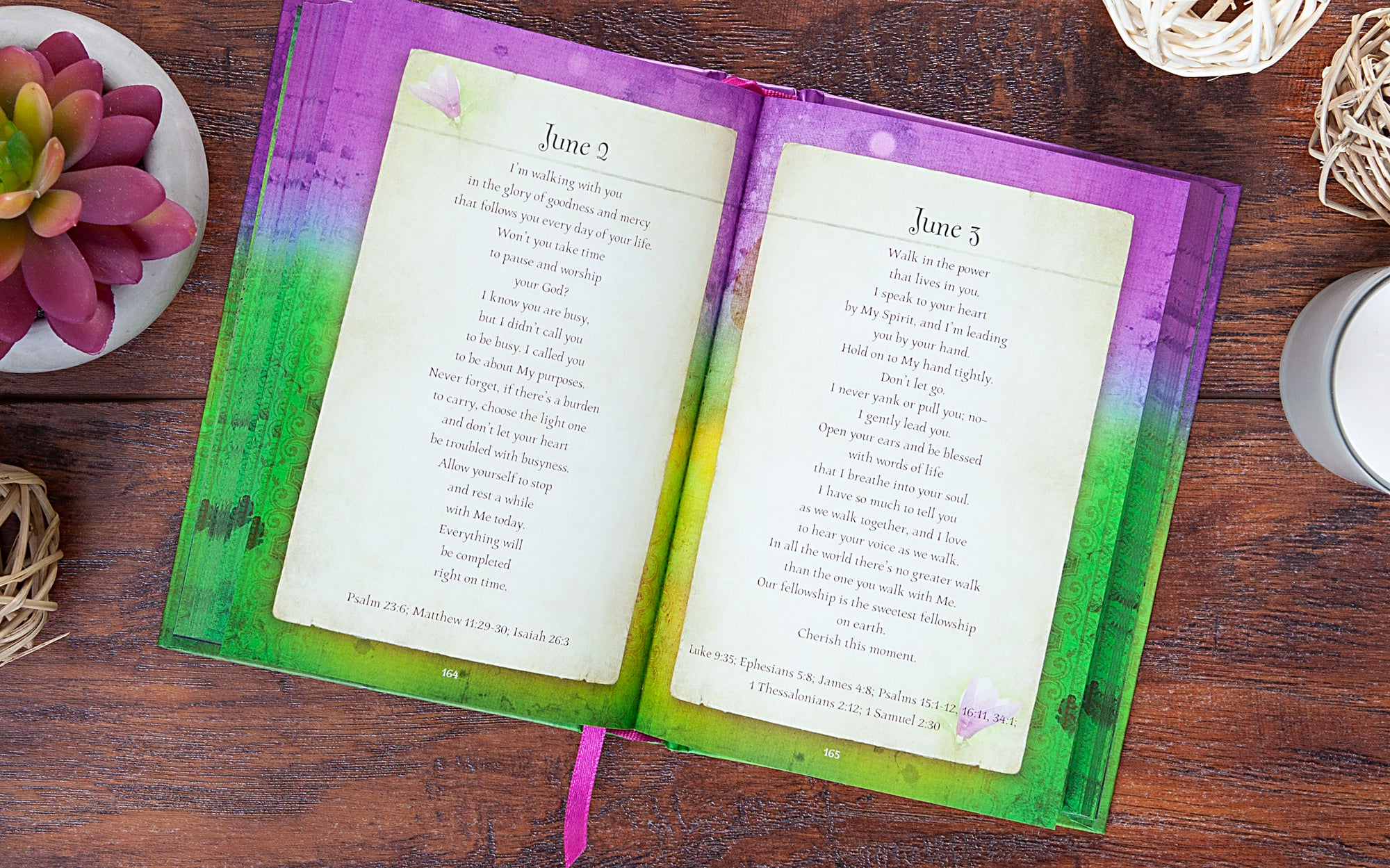 Walk With Me Jesus: Daily Words of Hope and Encouragement - One Year Devotional