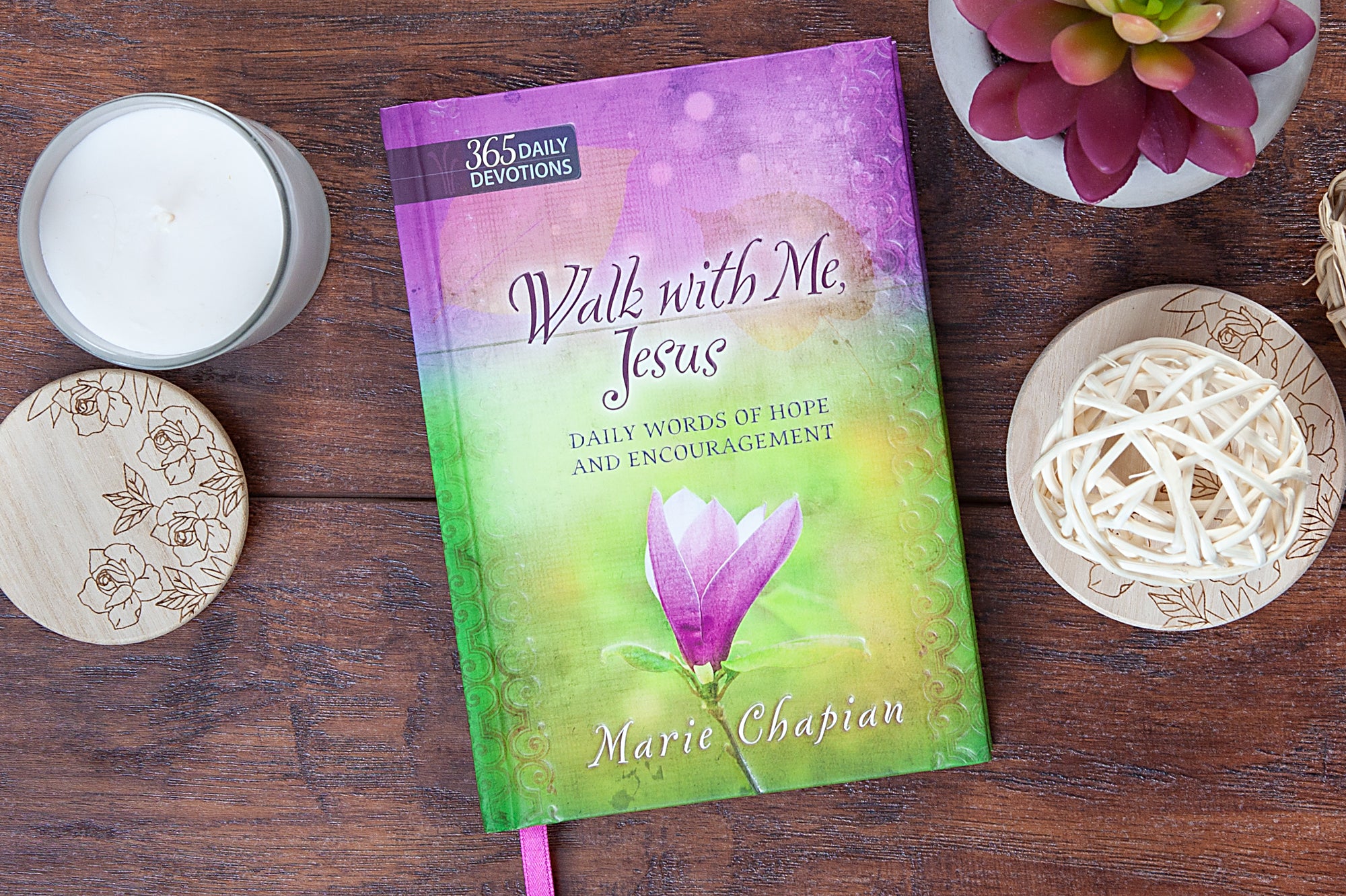 Walk With Me Jesus: Daily Words of Hope and Encouragement - One Year Devotional