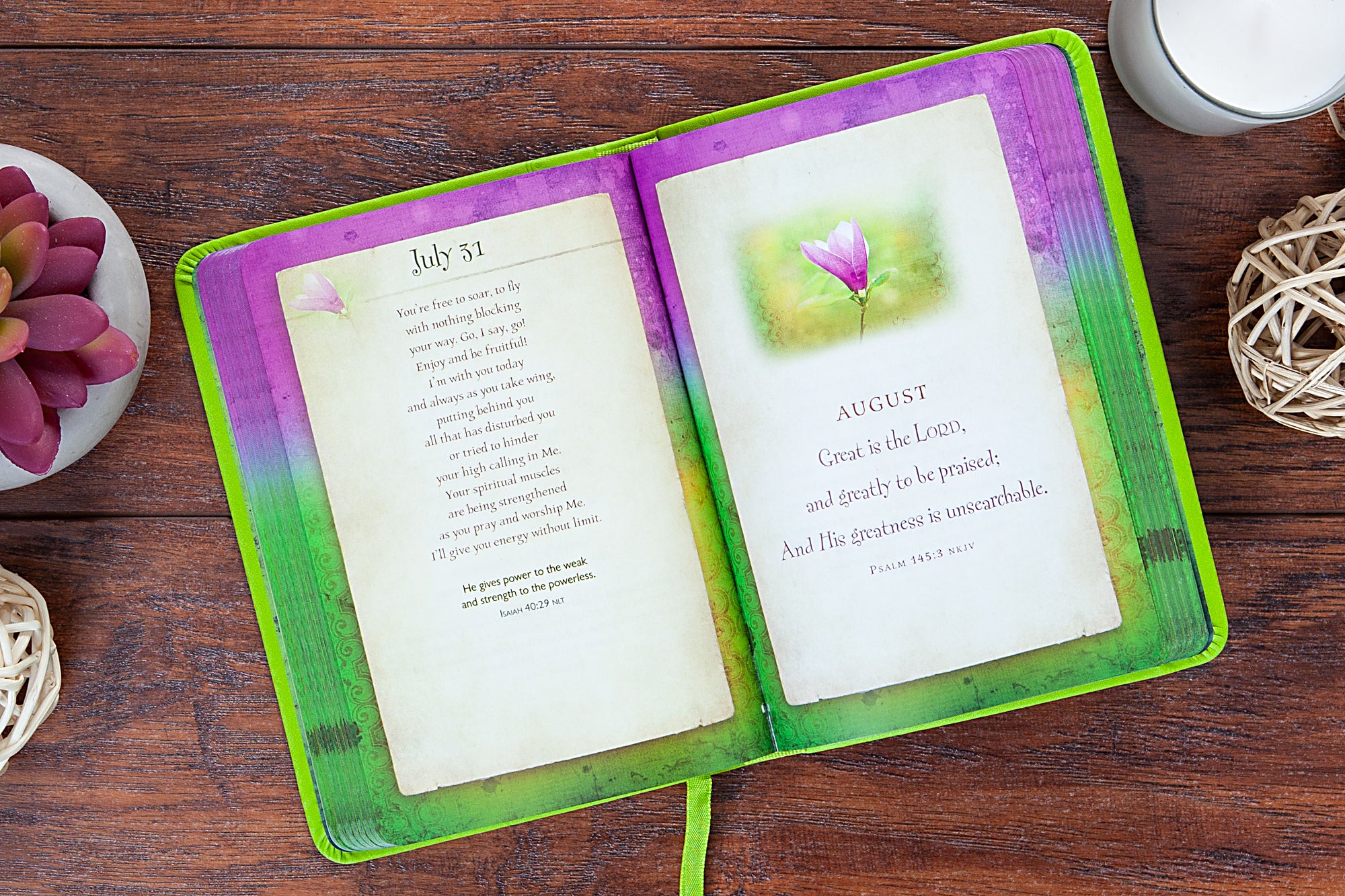 Walk With Me, Jesus: Daily Words of Hope and Encouragement (Gift Edition)