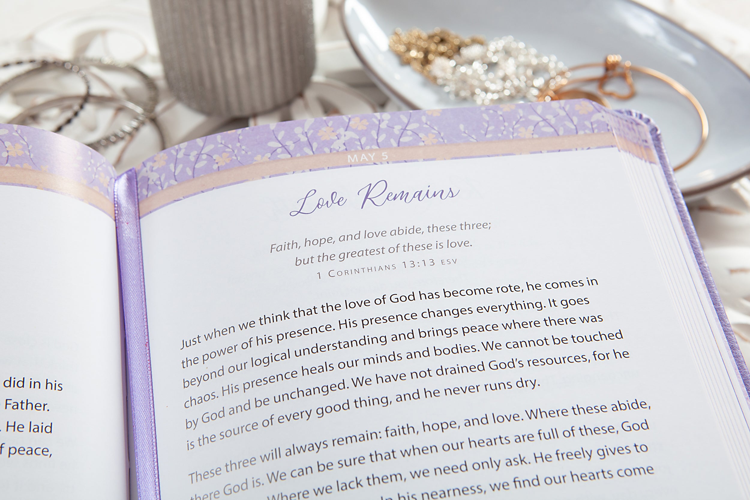 Daily Strength For Overcoming Depression & Anxiety: A 365-Day Devotional