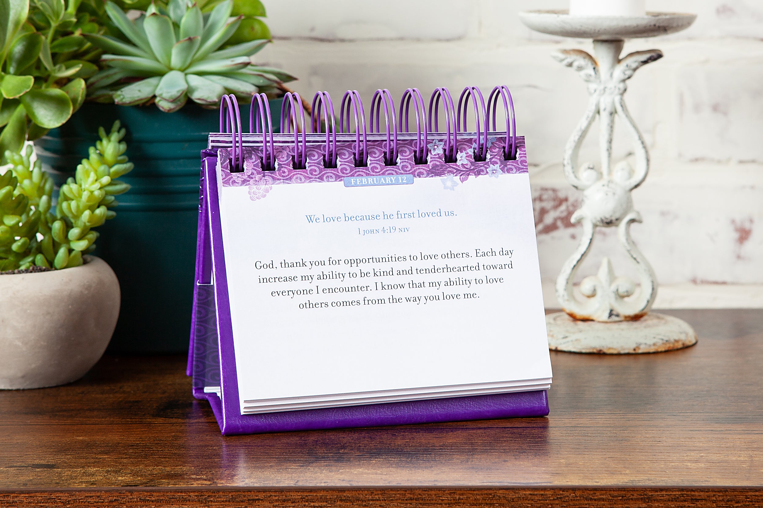 Perpetual Calendar: Prayers & Promises for Women: Daily Promises (Faux Leather Cover)