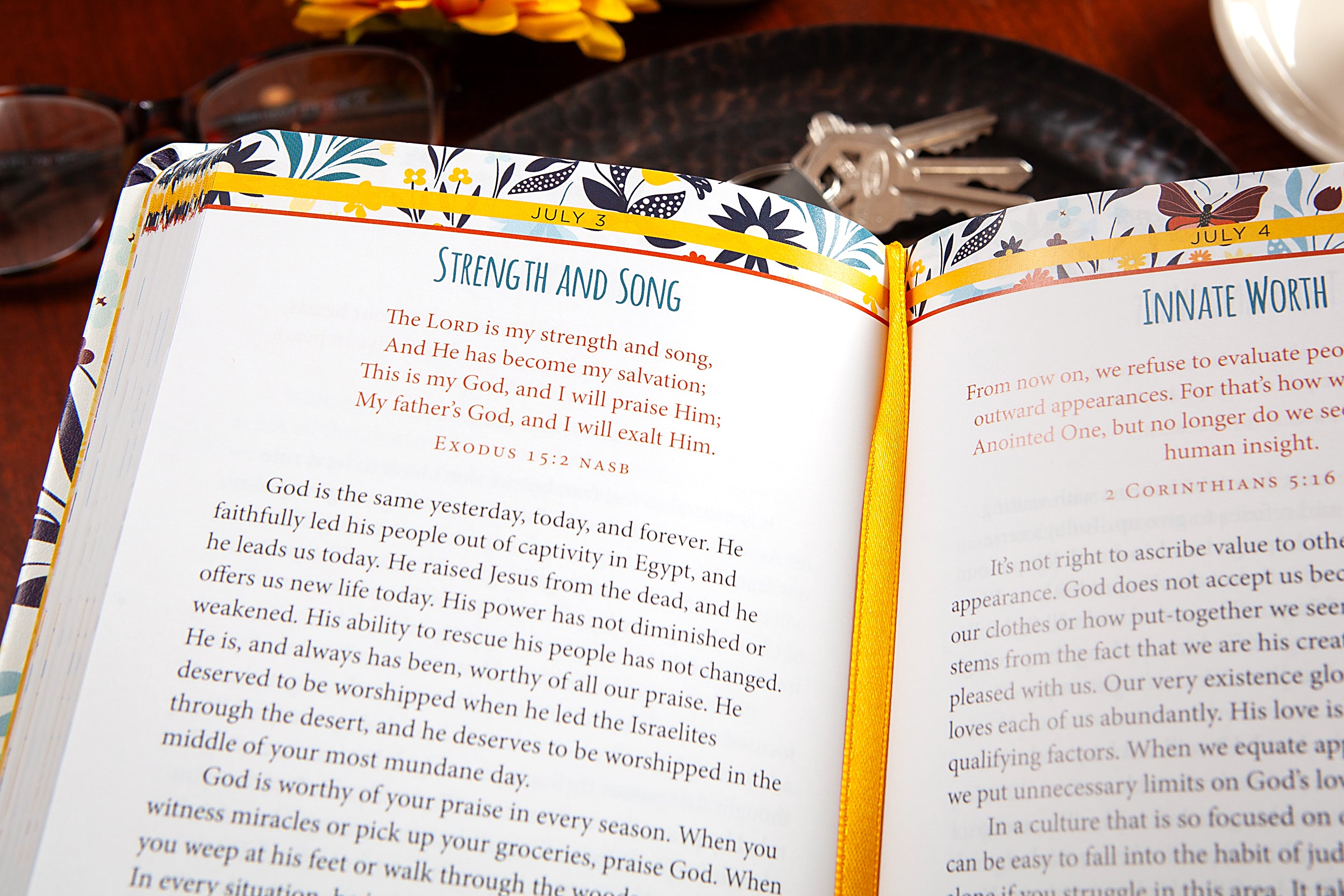 When God Thinks of You He Smiles: 365 Daily Devotions