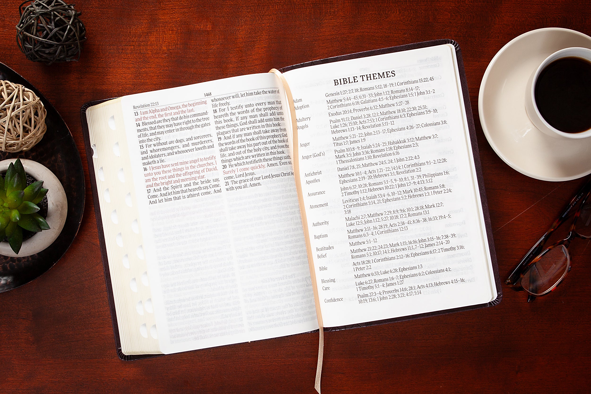 KJV Holy Bible Giant Print Obsidian Indexed (Red Letter Edition)