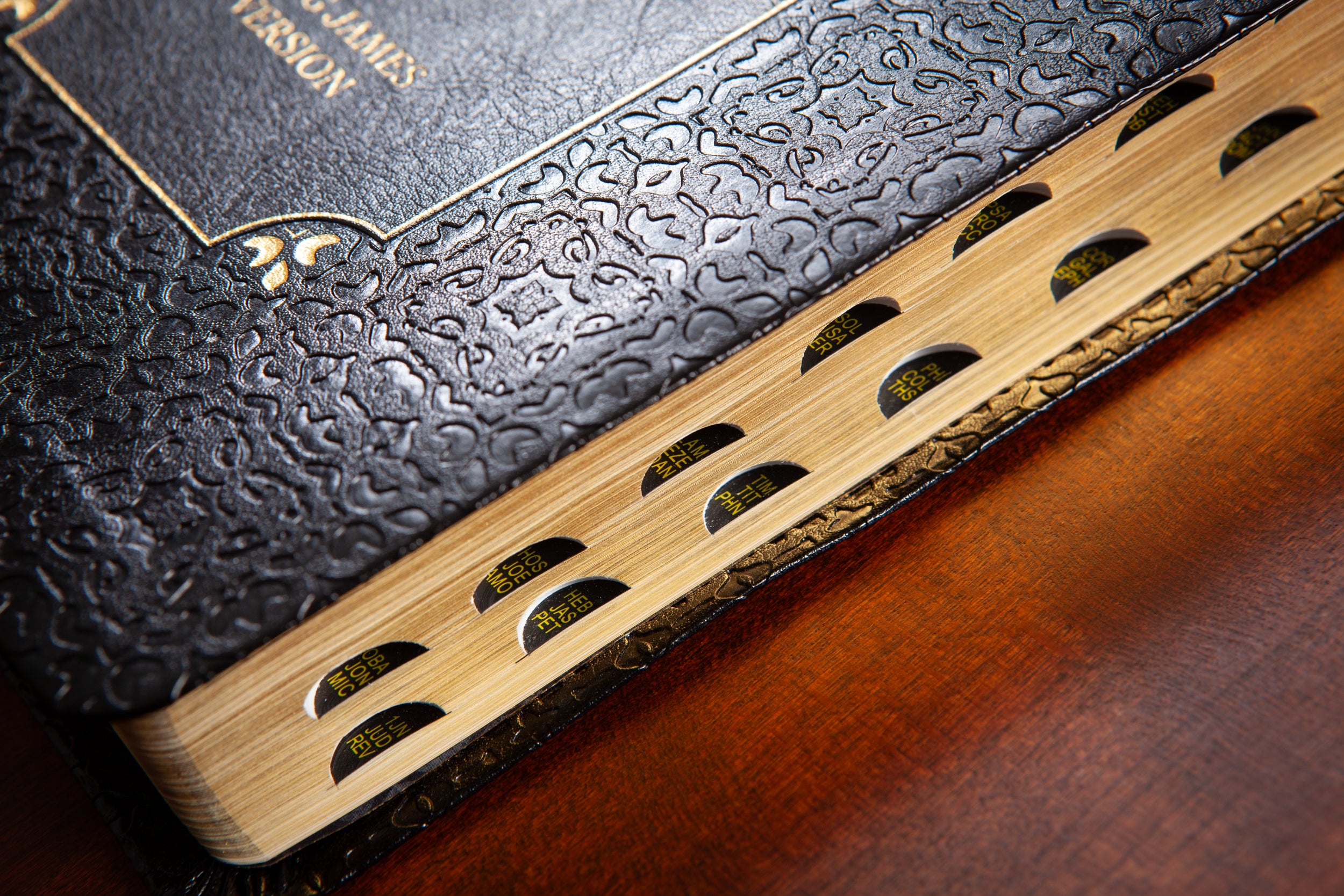KJV Holy Bible Giant Print Obsidian Indexed (Red Letter Edition)