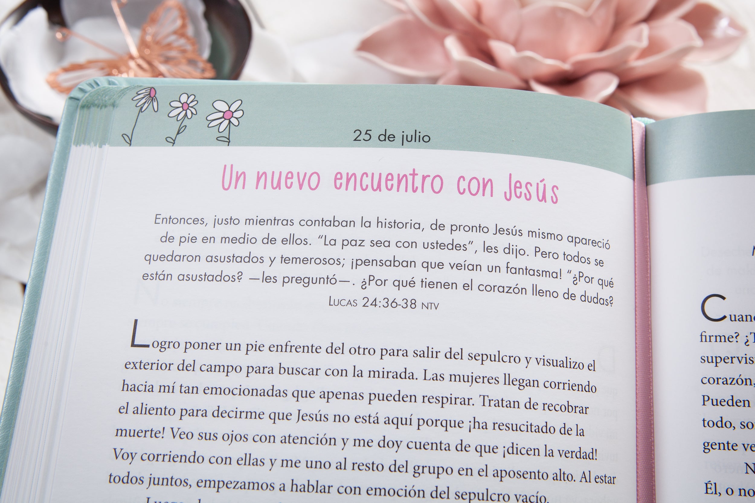 Confía en Dios con Cada Aliento: 365 Devociones Diarias para Mujeres (Spanish Edition)