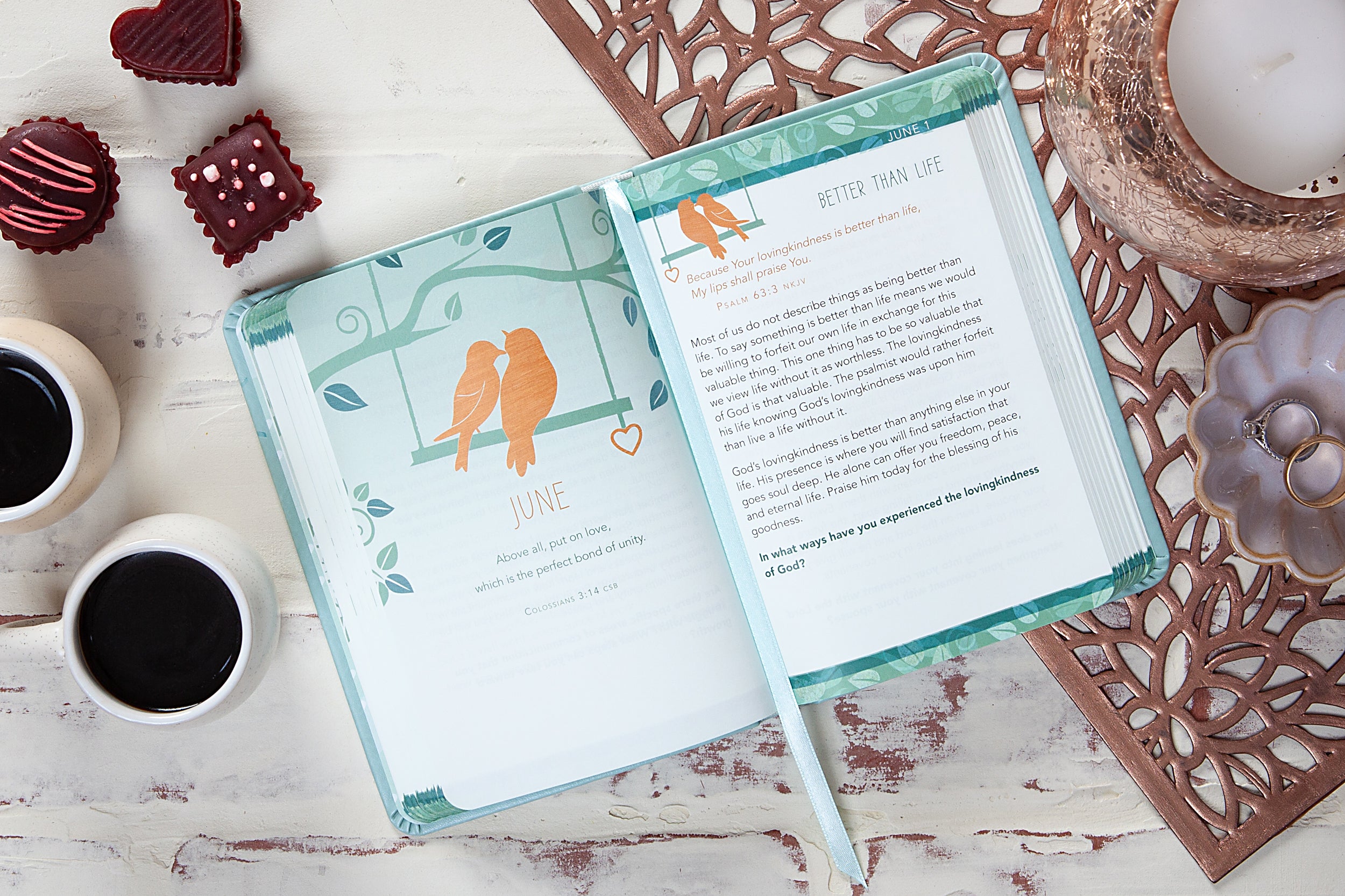 A Little We Time With God: 365 Daily Devotions (365 Daily Devotions Series)