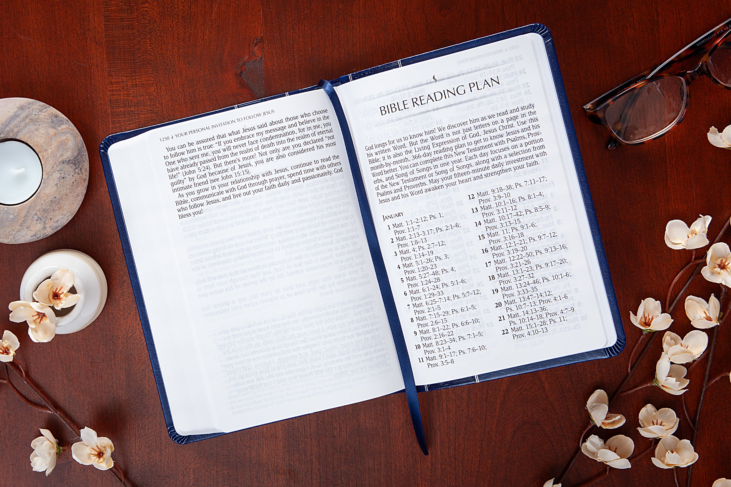 TPT New Testament 2020, Compact Giant Print, Navy (Black Letter Edition) (With Psalms, Proverbs and The Song Of Songs)