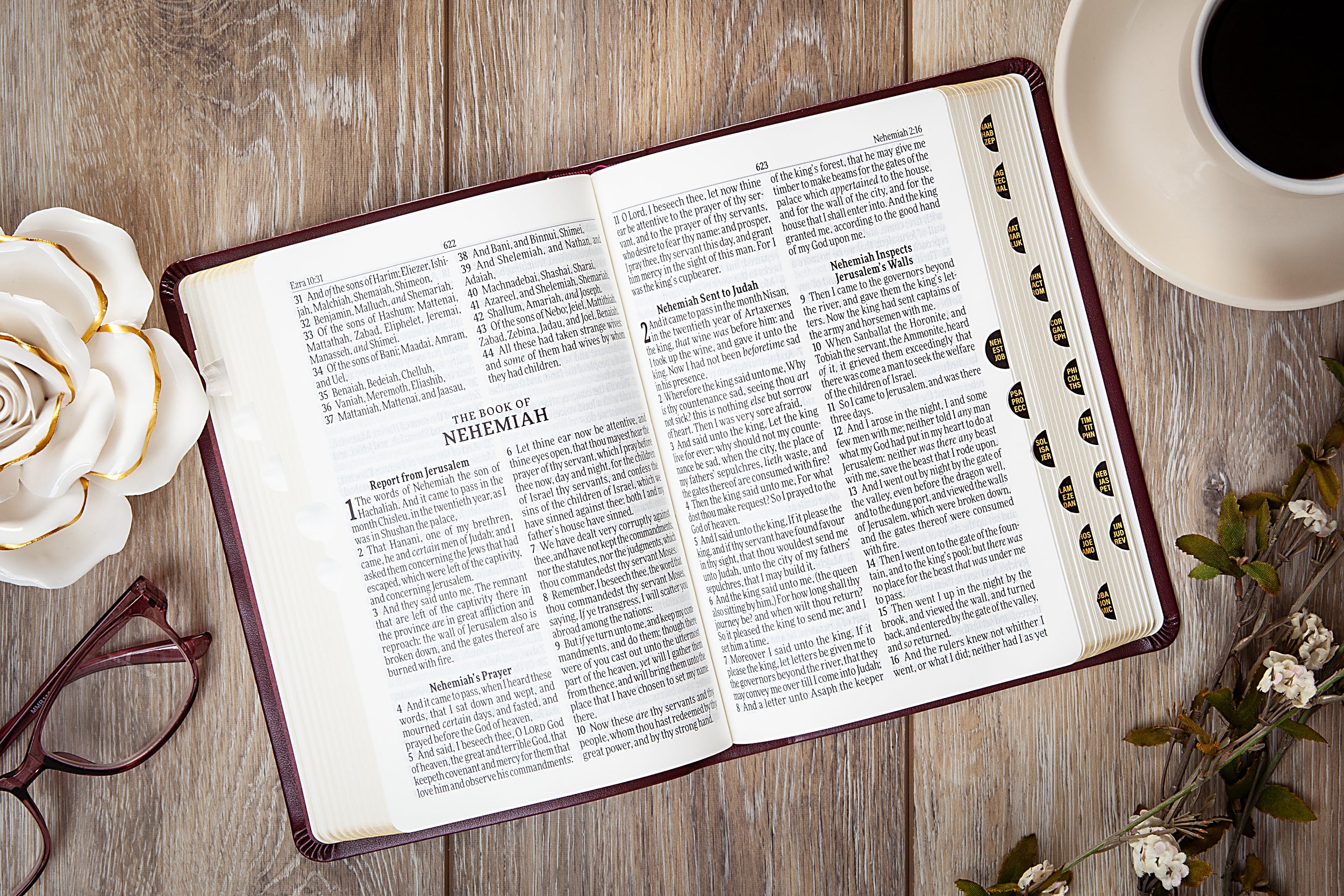 KJV Holy Bible Giant Print Compact Garnet Indexed (Red Letter Edition)