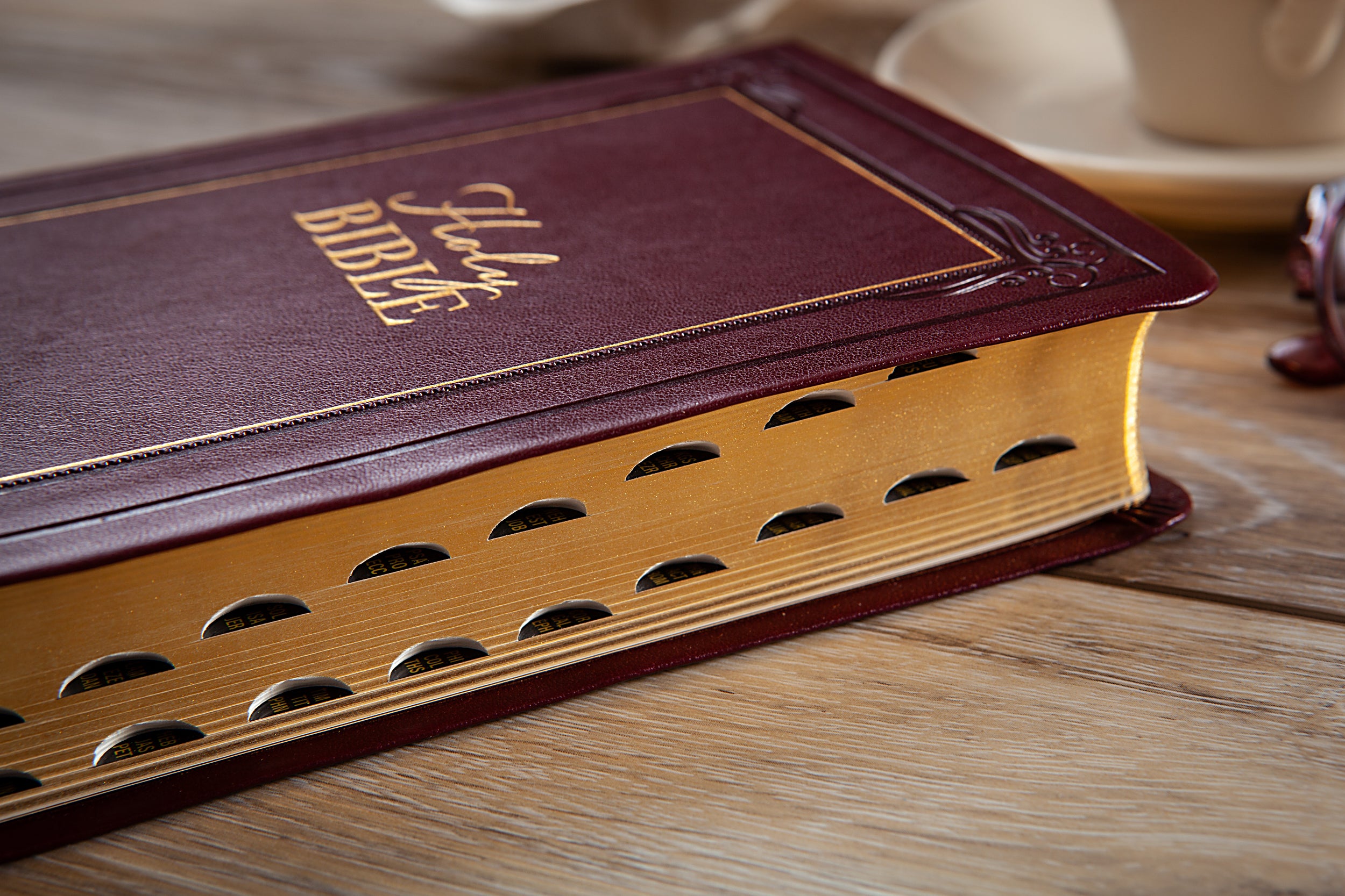 KJV Holy Bible Giant Print Compact Garnet Indexed (Red Letter Edition)
