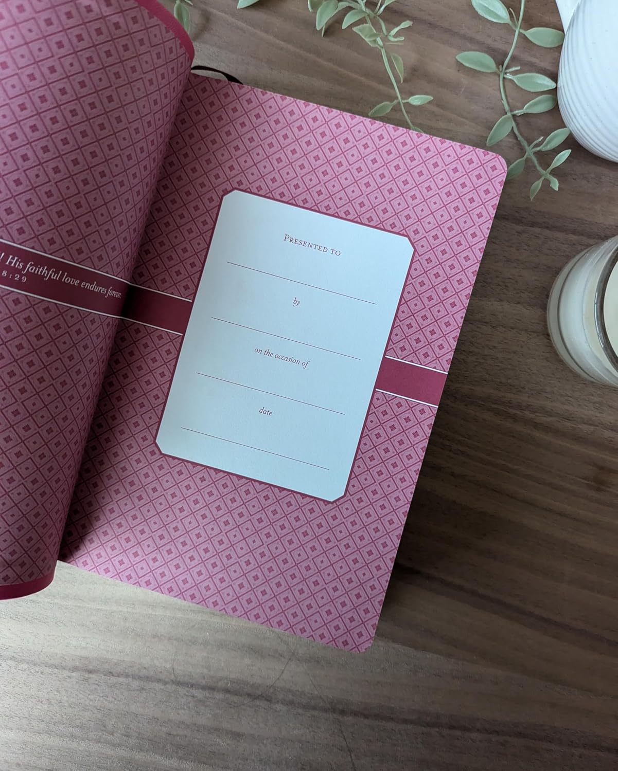 NLT Premium Gift Bible Very Berry Pink Vines (Red Letter Edition)