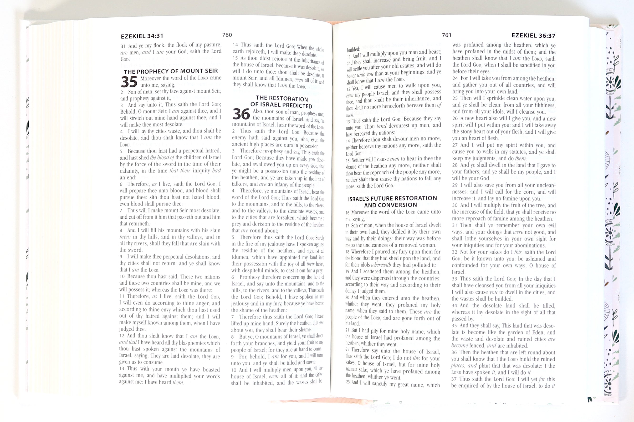 KJV Kept in My Heart Bible: A Keepsake For Baby (Coral Woodland)