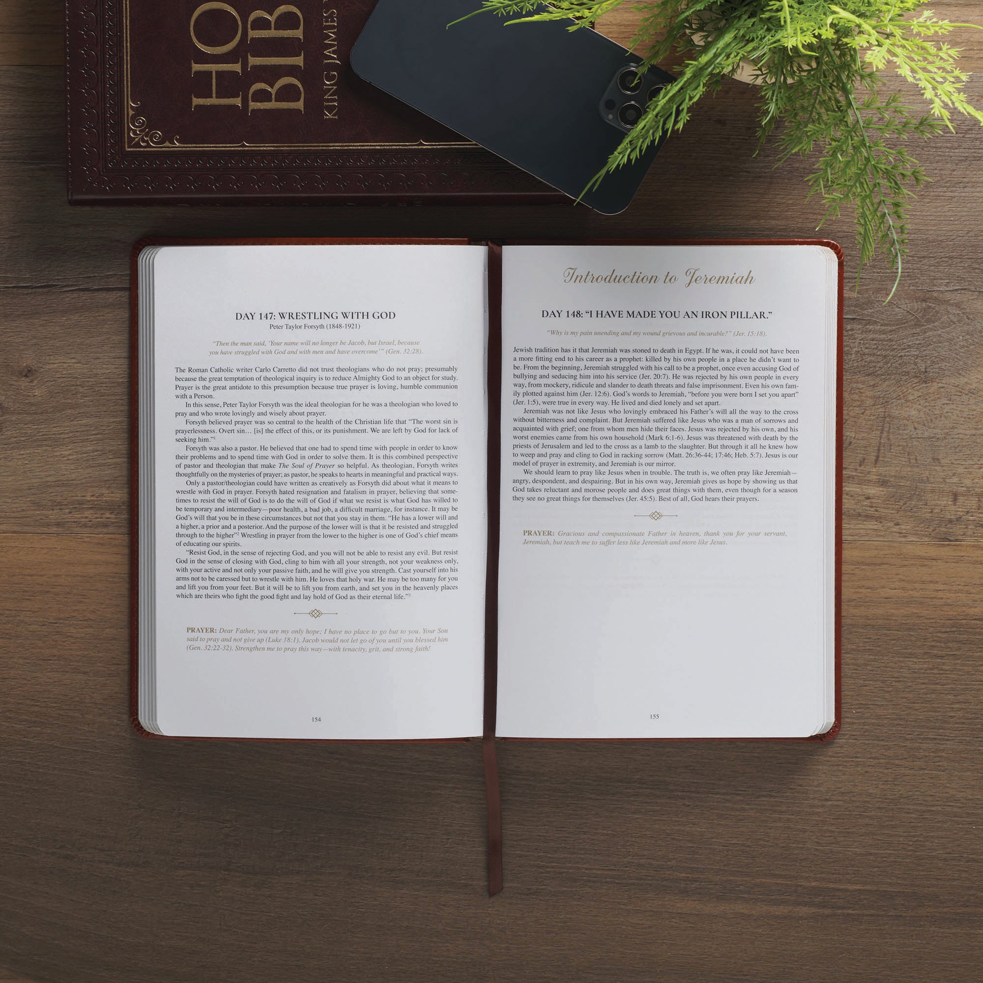 Drawing Near to God: 365-Day Prayer Devotional, Brown