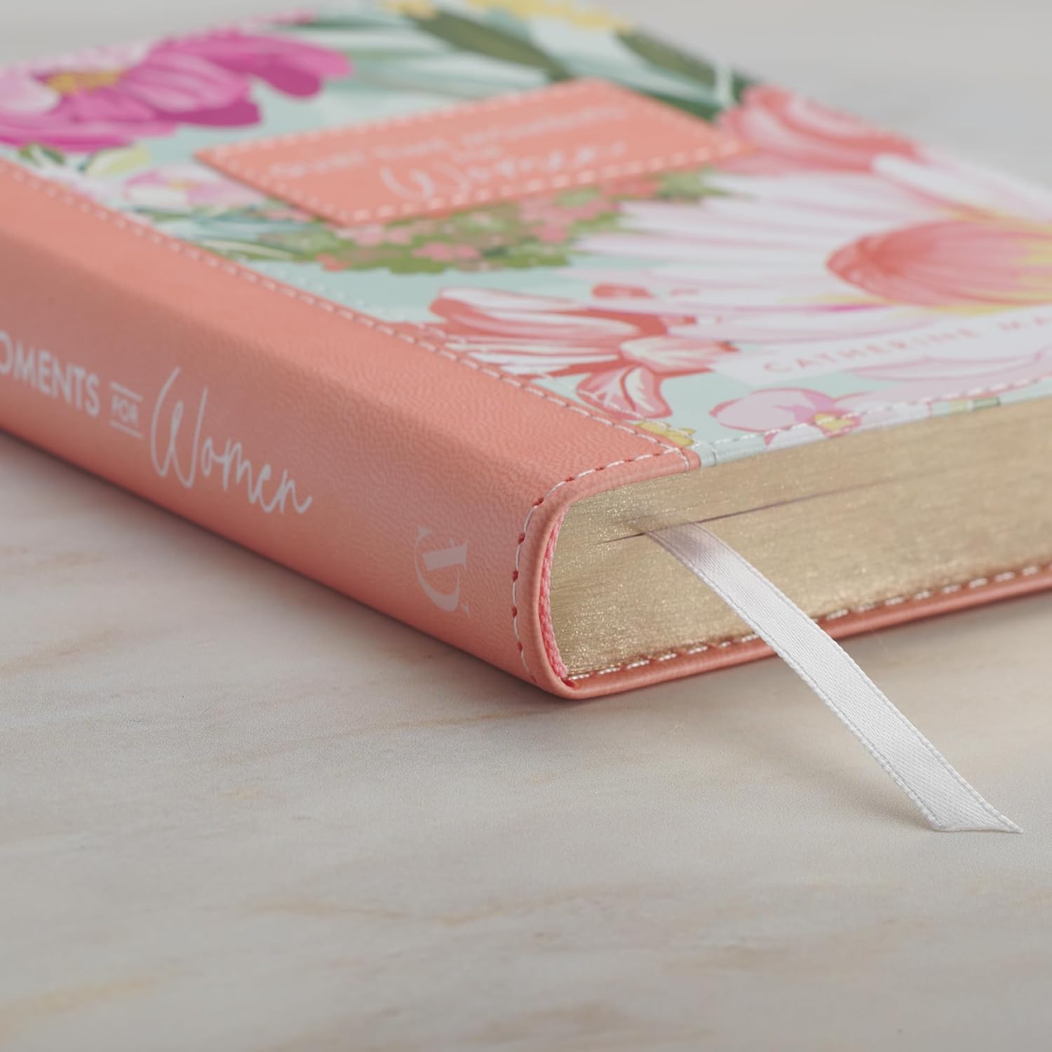 Quiet Time Moments for Women: A 366-Day Devotional