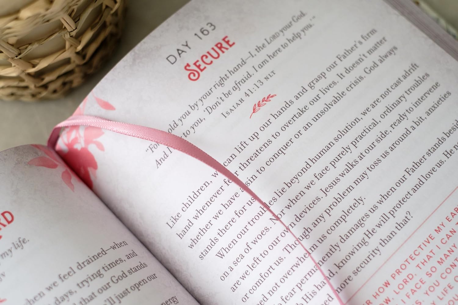 Daily 3-Minute Devotions for Women: Everyday Encouragement and Inspiration (3-Minute Devotions Series)