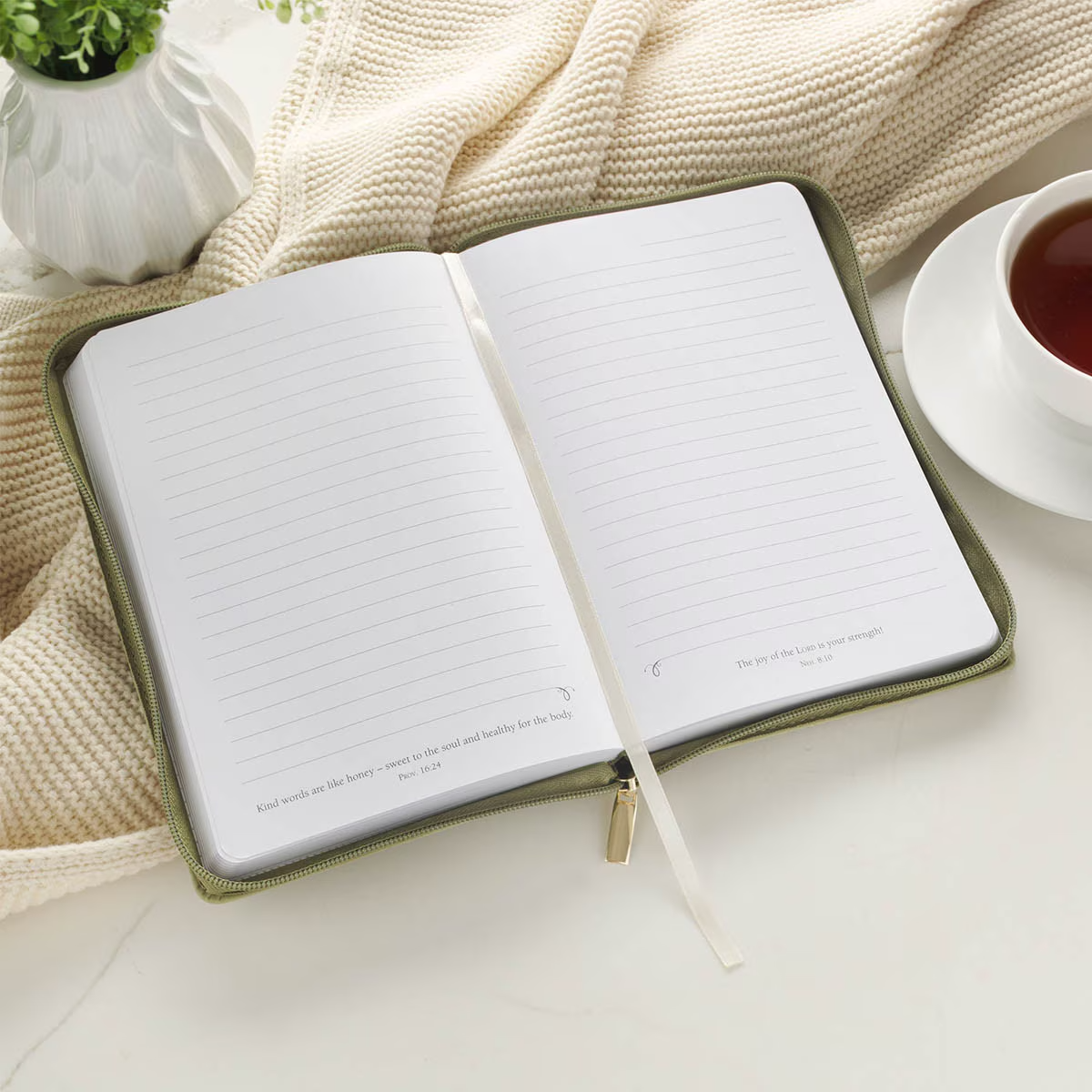 Journal: Classic Zip, Green, I Can Do All Things Phil. 4:13